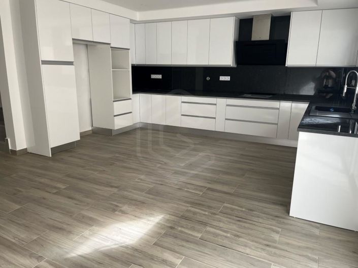 Image No.9-3 Bed House for sale