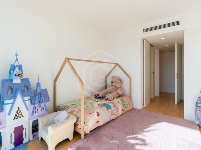 Image No.18-3 Bed Apartment for sale