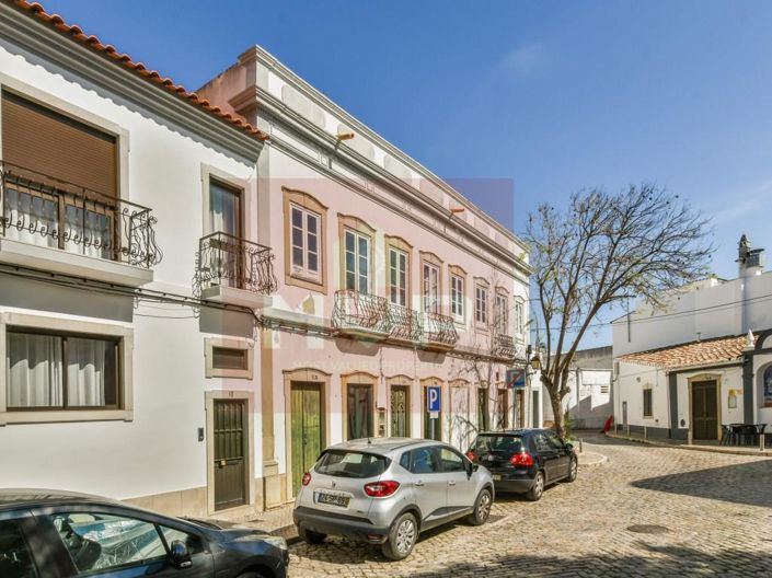 Image No.2-20 Bed House for sale