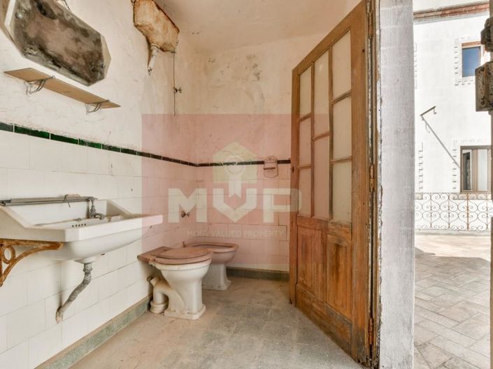 Image No.42-20 Bed House for sale