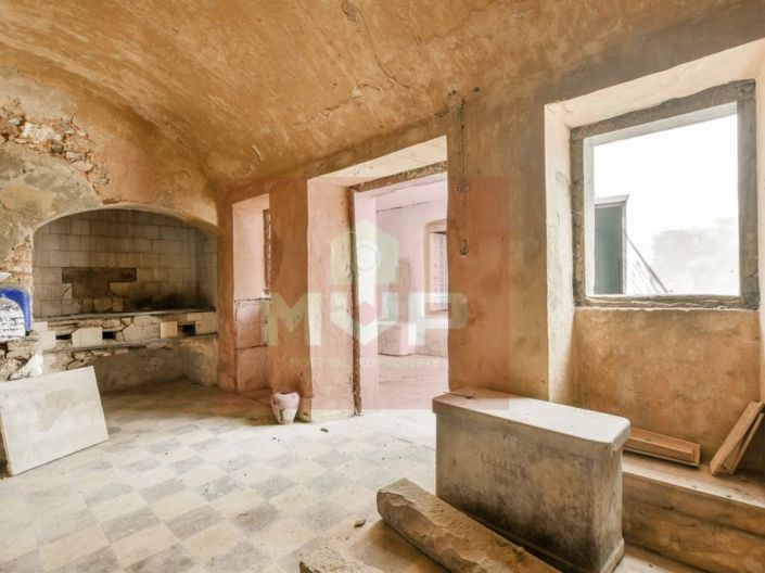 Image No.48-20 Bed House for sale