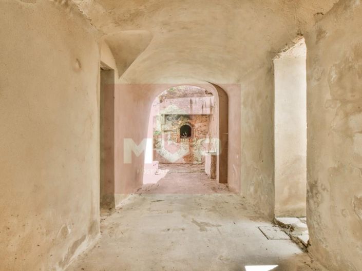 Image No.53-20 Bed House for sale