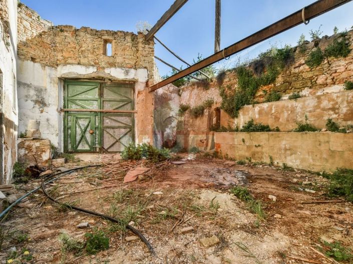 Image No.58-20 Bed House for sale