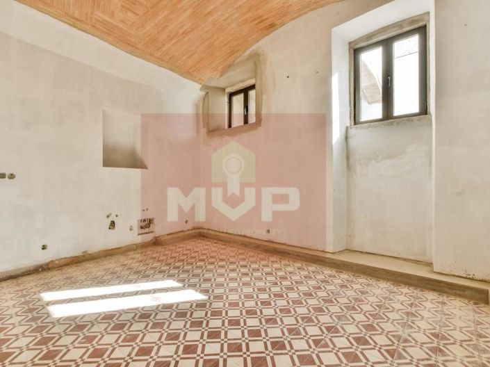 Image No.8-20 Bed House for sale