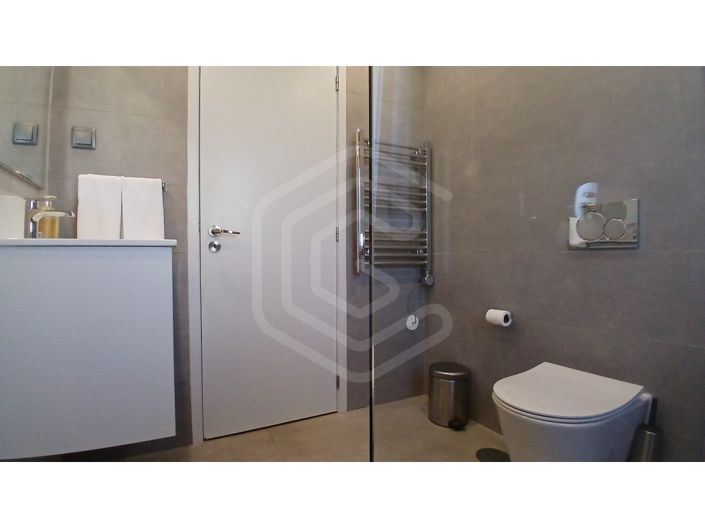 Image No.18-2 Bed House for sale