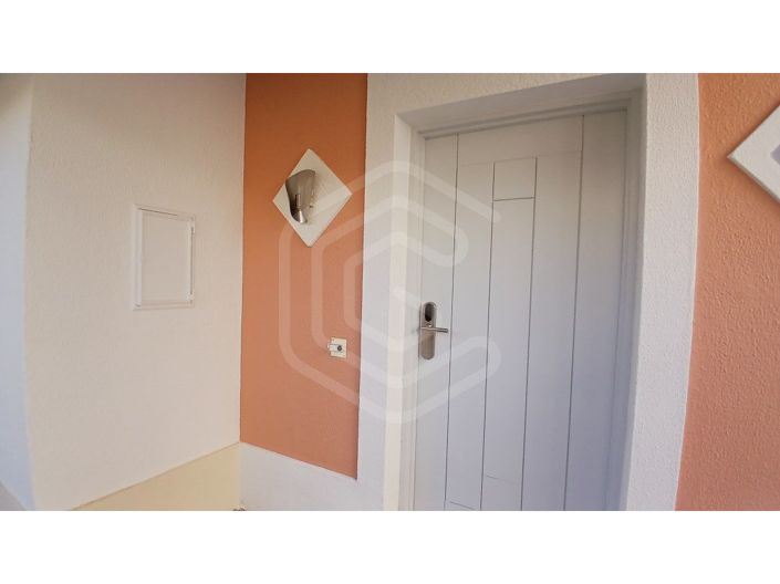Image No.5-2 Bed House for sale