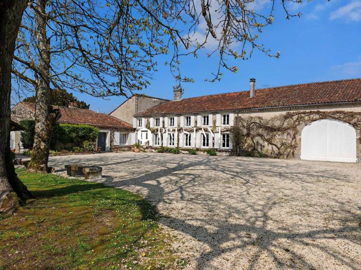 Image No.1-Propriété de 6 chambres à vendre à Cognac