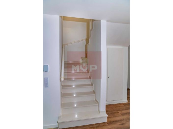 Image No.11-3 Bed House for sale