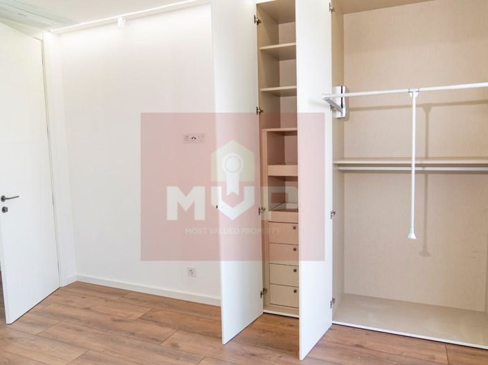 Image No.18-3 Bed House for sale