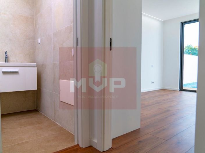 Image No.7-3 Bed House for sale