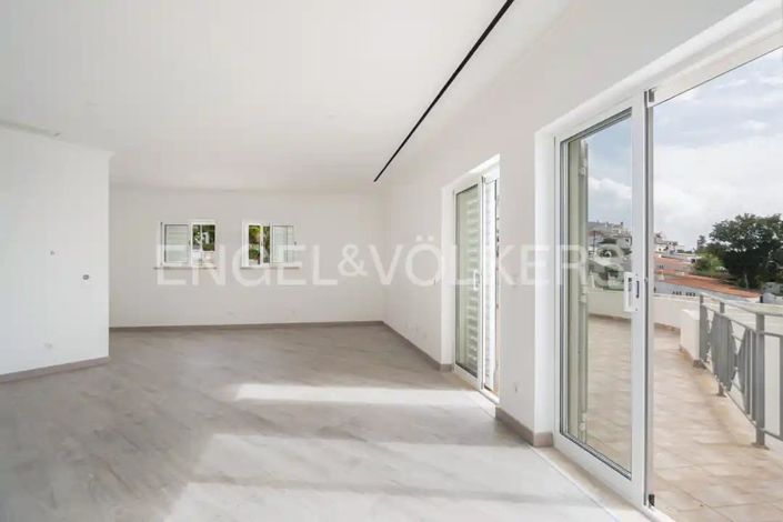 Image No.21-4 Bed House for sale