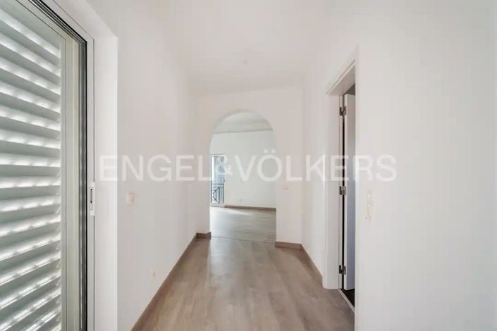 Image No.23-4 Bed House for sale