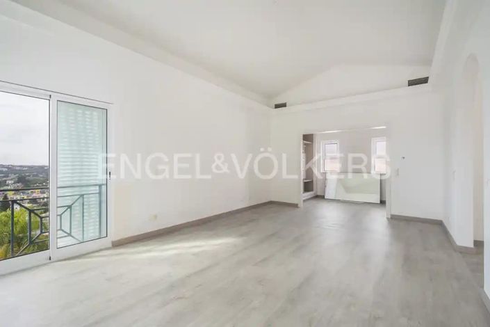 Image No.24-4 Bed House for sale