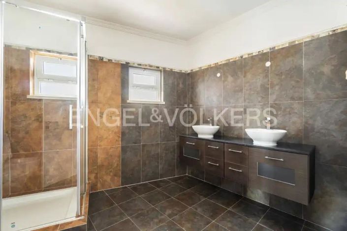 Image No.29-4 Bed House for sale