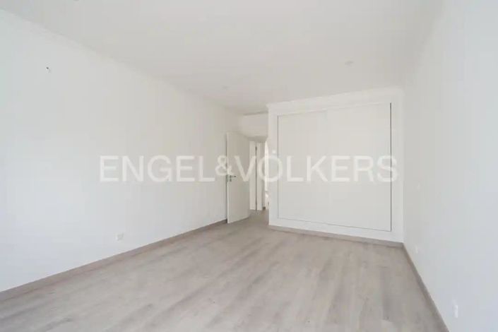 Image No.31-4 Bed House for sale