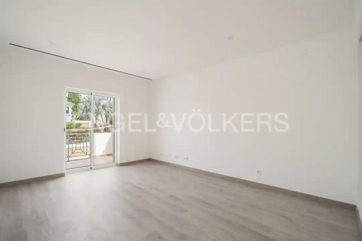 Image No.34-4 Bed House for sale