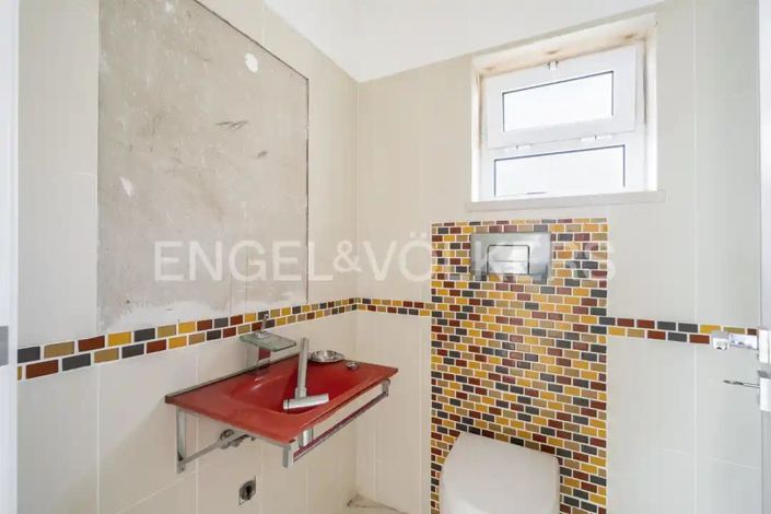 Image No.37-4 Bed House for sale