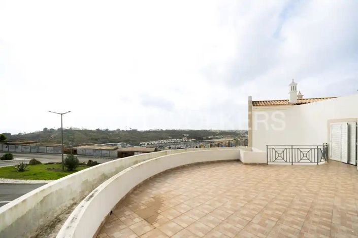 Image No.41-4 Bed House for sale