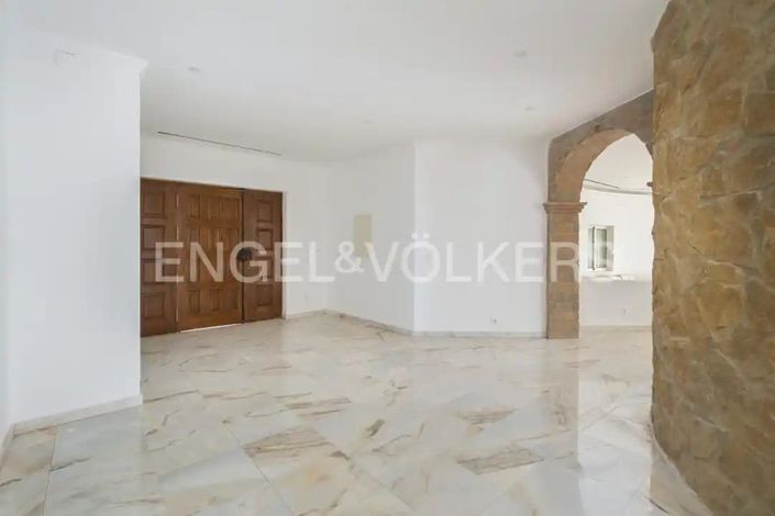 Image No.5-4 Bed House for sale