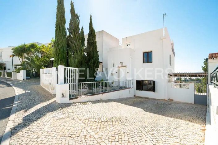 Image No.6-3 Bed House for sale