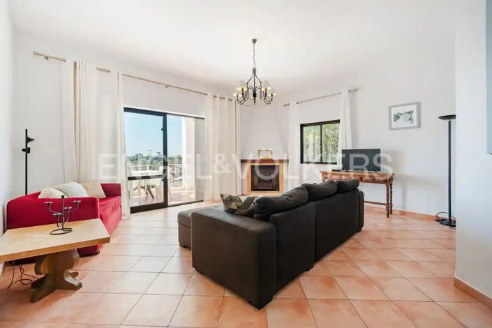 Image No.8-3 Bed House for sale