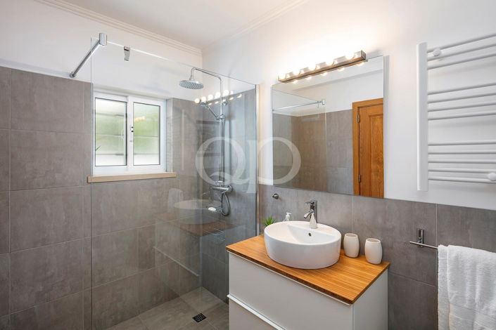 Image No.17-4 Bed House for sale