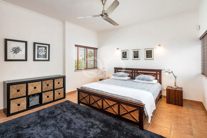 Image No.20-4 Bed House for sale