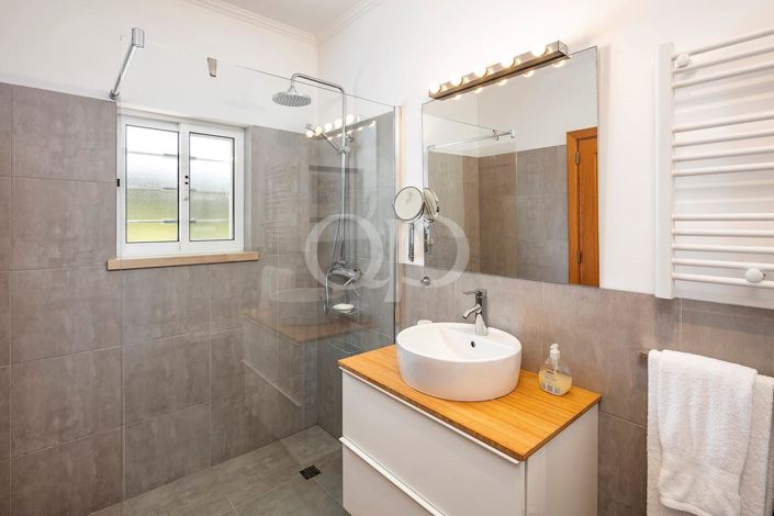 Image No.25-4 Bed House for sale