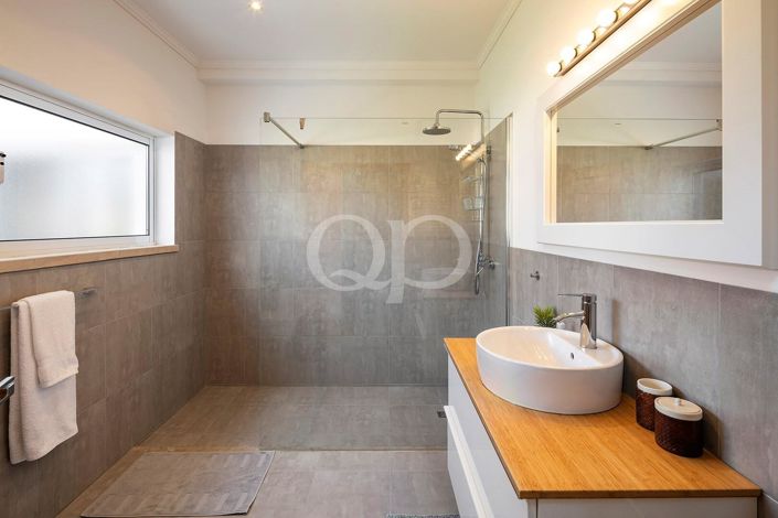 Image No.29-4 Bed House for sale