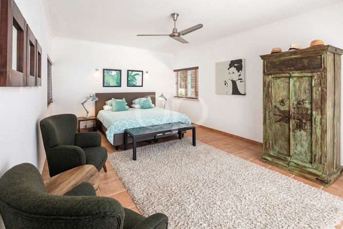 Image No.8-4 Bed House for sale