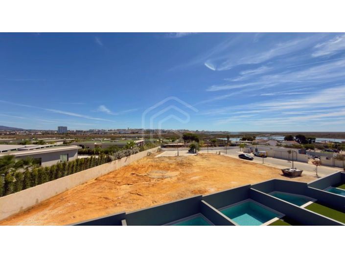 Image No.31-4 Bed House for sale