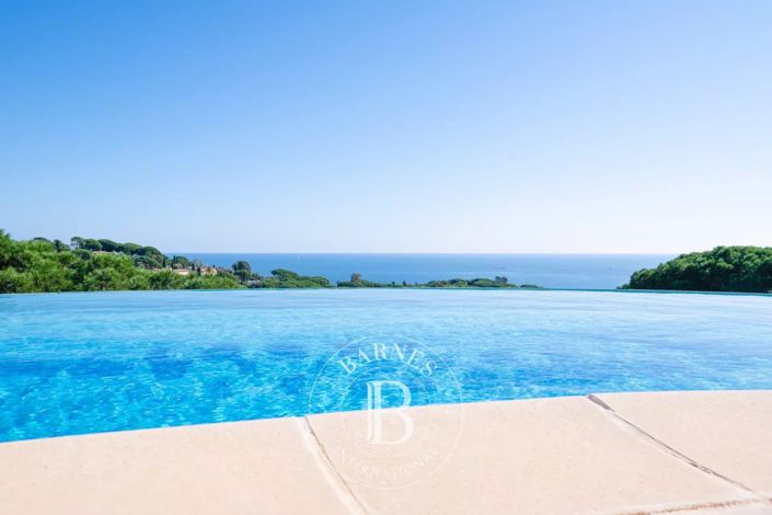 Image No.1-5 Bed House for sale