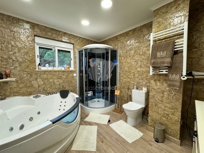 Image No.18-3 Bed House for sale