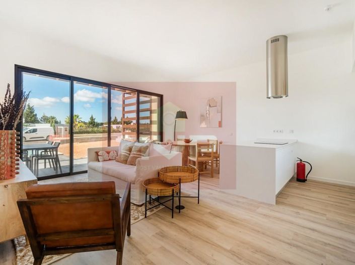 Image No.6-2 Bed House for sale