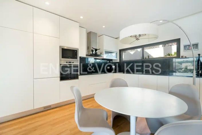 Image No.11-3 Bed House for sale