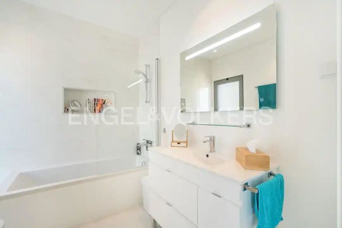 Image No.17-3 Bed House for sale