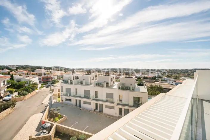 Image No.25-3 Bed House for sale