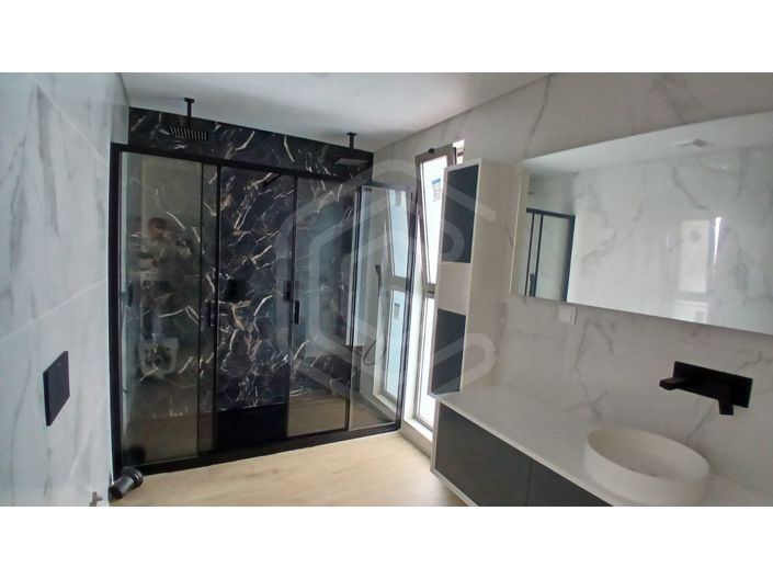 Image No.18-4 Bed Apartment for sale