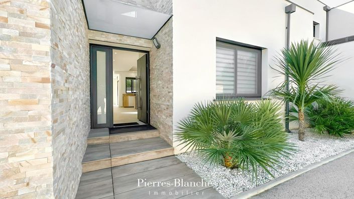 Image No.1-4 Bed House for sale