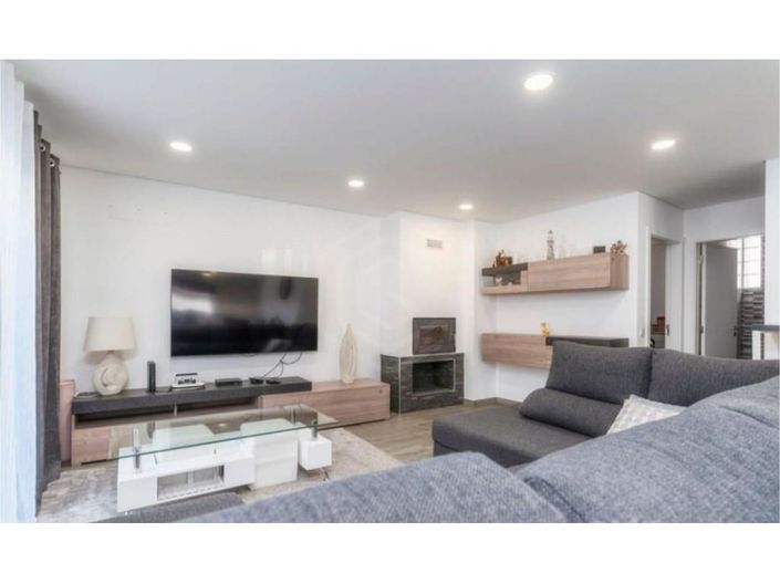 Image No.1-3 Bed House for sale