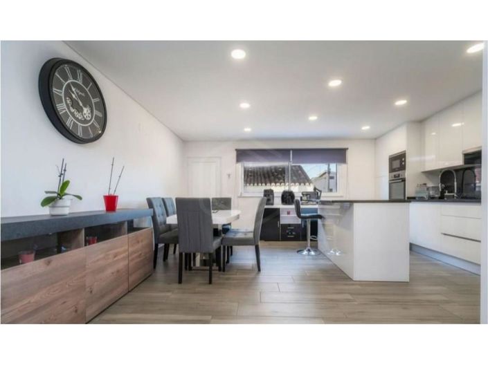 Image No.3-3 Bed House for sale