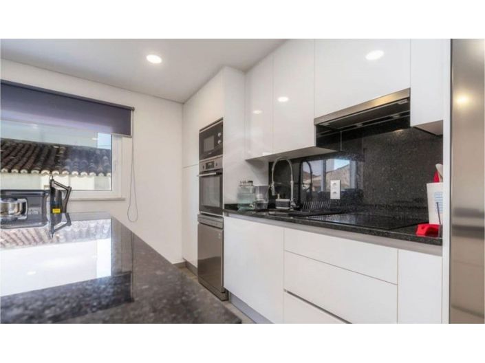 Image No.6-3 Bed House for sale