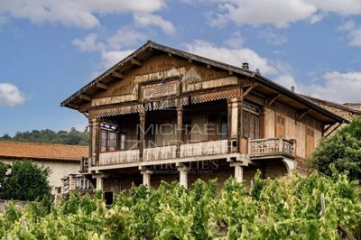 1 - Odenas, House