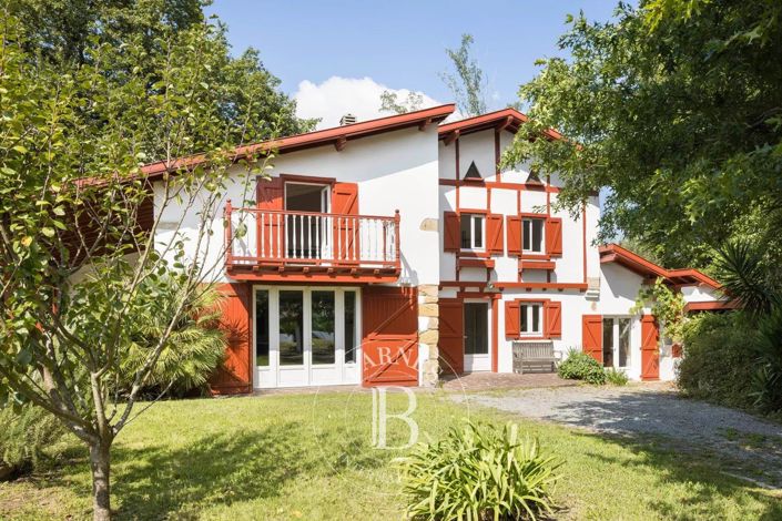 Image No.1-4 Bed House for sale