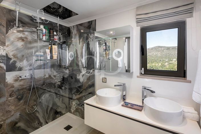 Image No.19-3 Bed House for sale