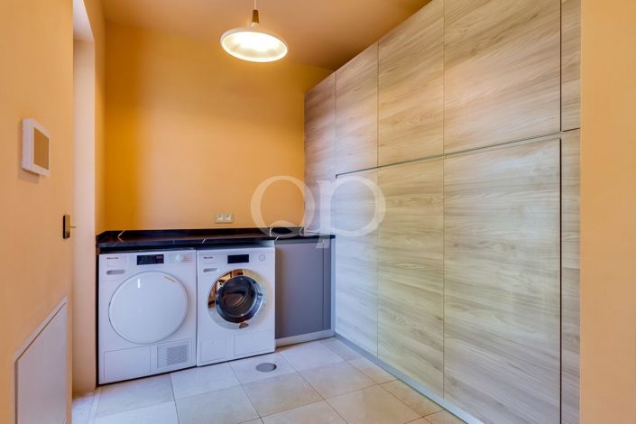 Image No.19-5 Bed House for sale