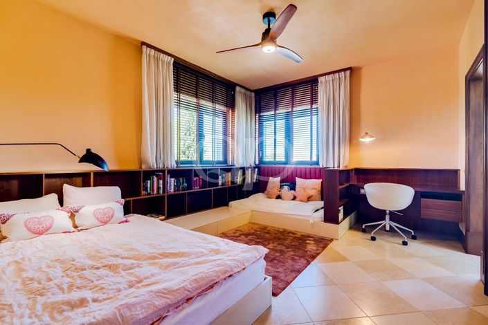 Image No.30-5 Bed House for sale