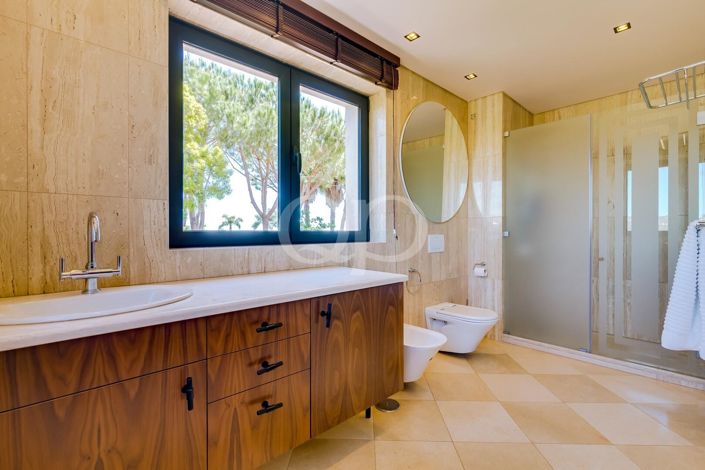 Image No.38-5 Bed House for sale