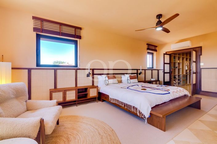 Image No.8-5 Bed House for sale