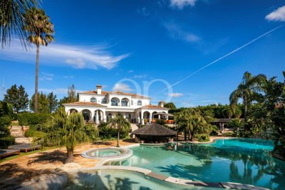 6 Bed House for sale